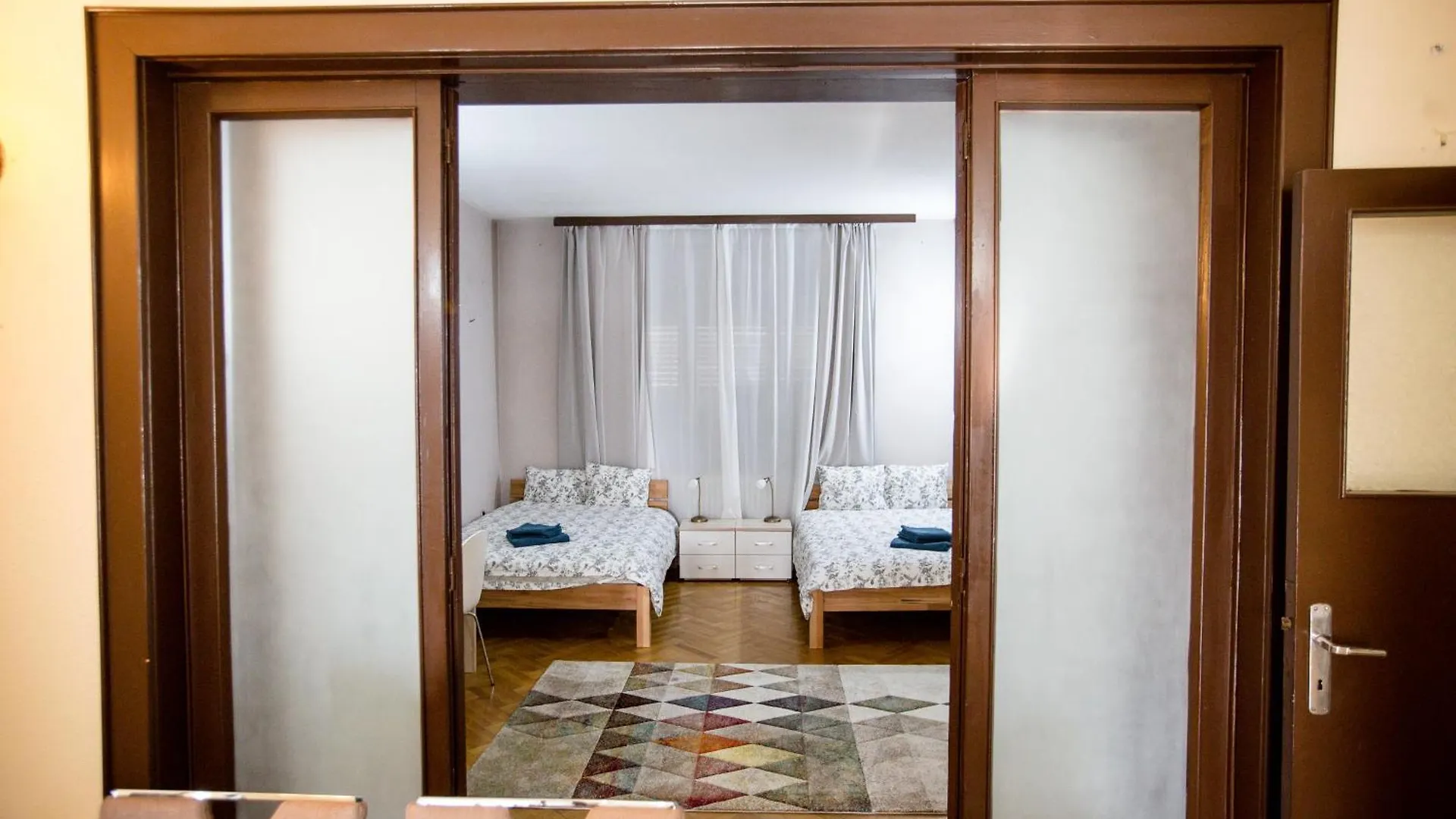 Spacious City View Apartment With Balcony Bukarest Rumænien