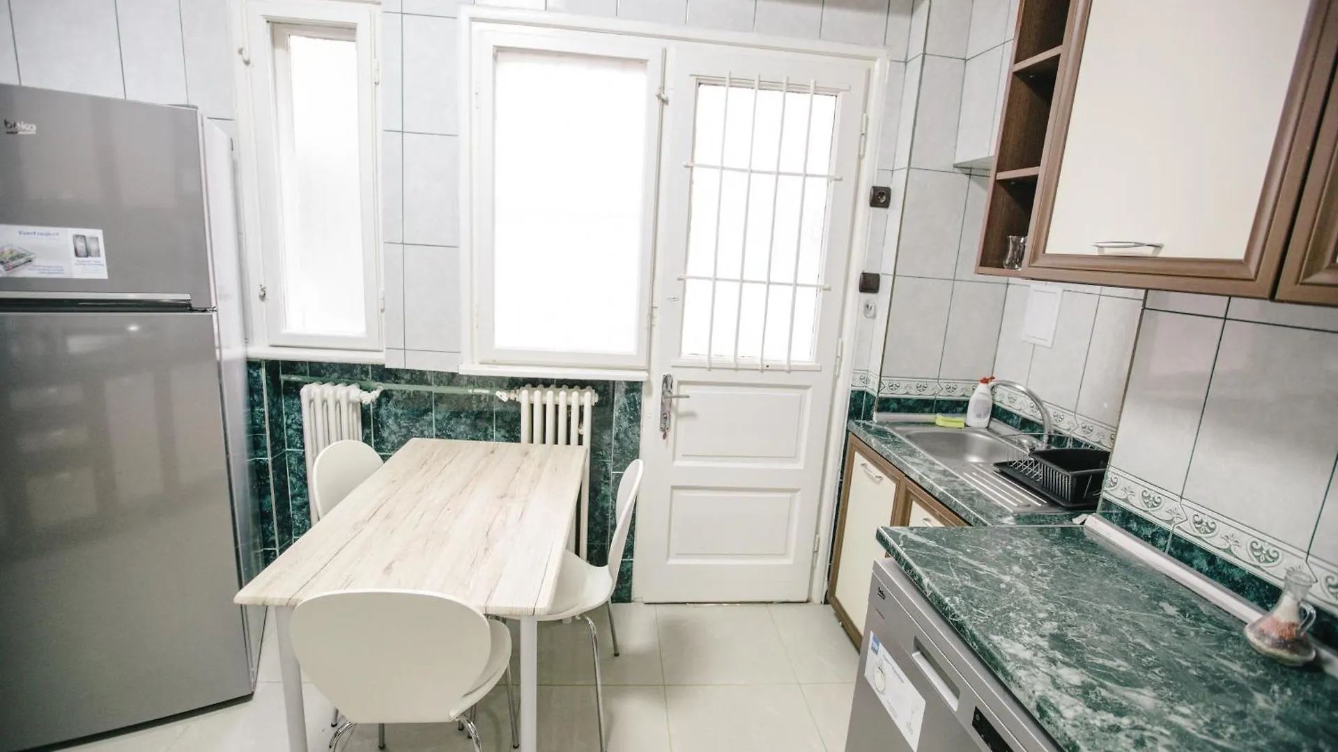 Spacious City View Apartment With Balcony Bükreş 0*,