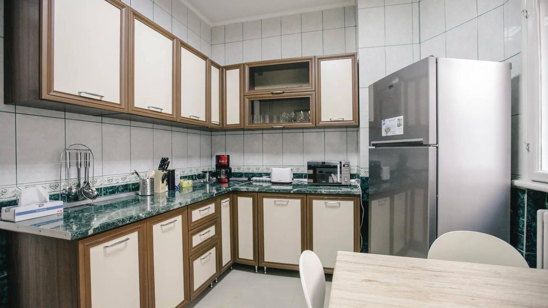 Spacious City View Apartment With Balcony ブカレスト ルーマニア
