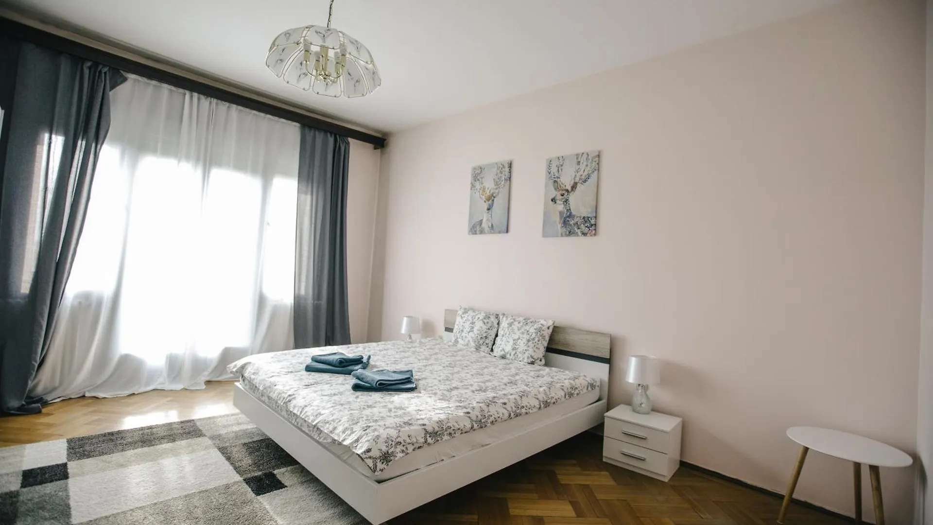 Spacious City View Apartment With Balcony ブカレスト
