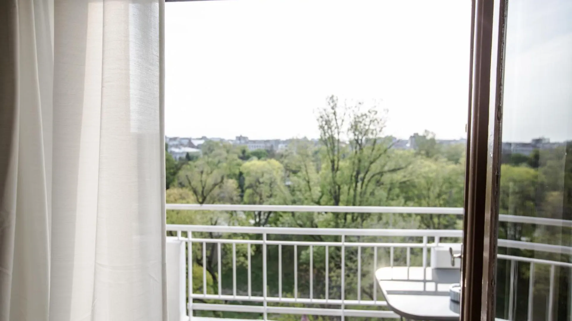 Spacious City View Apartment With Balcony 布加勒斯特
