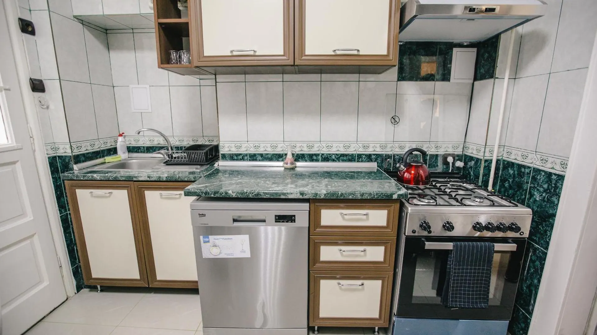 Spacious City View Apartment With Balcony 布加勒斯特 罗马尼亚